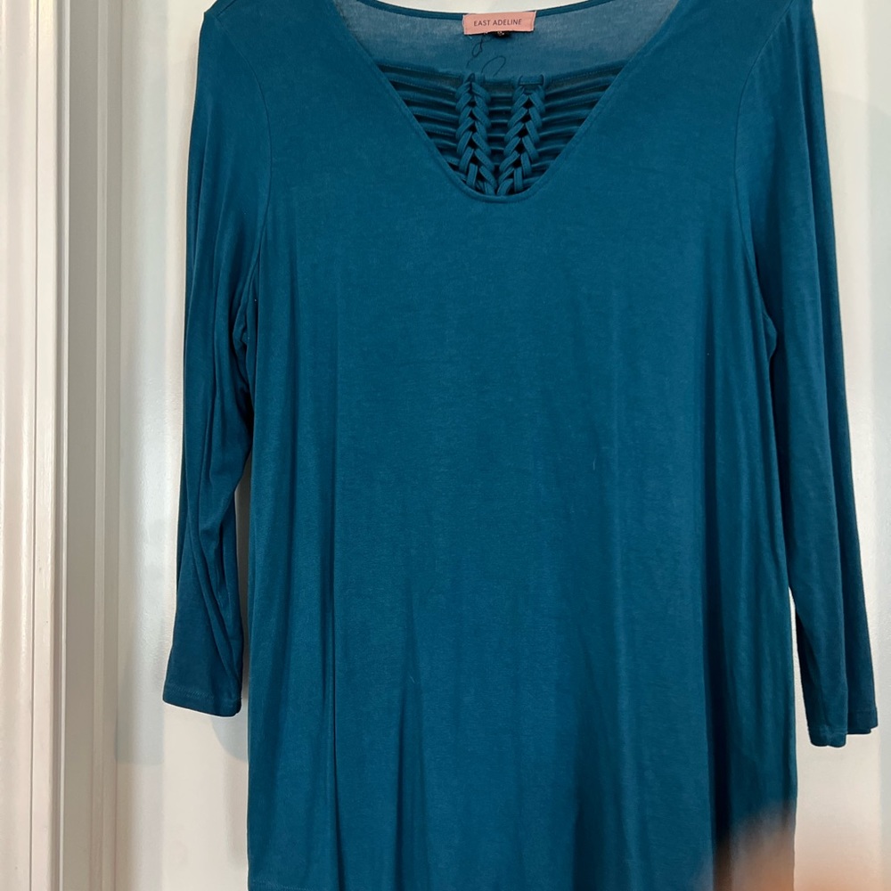 Stitchfix tunic with neckline details 1x